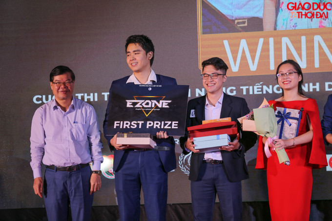 Kết thúc cuộc thi chiến thắng đã thuộc về team Pháp luật Kinh tế.