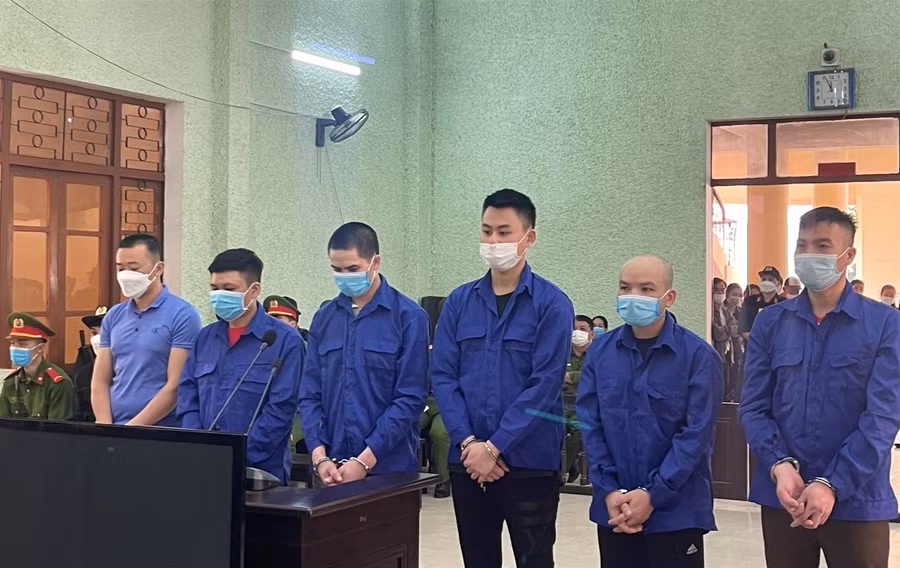 Các bị cáo tại phiên tòa xét xử. Ảnh: P.O.