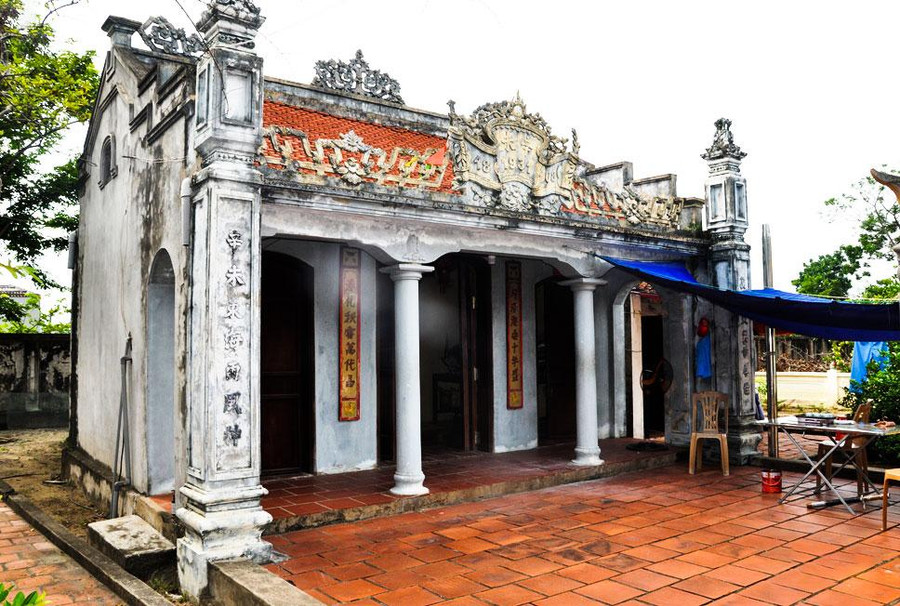 Miếu kỉ niệm năm bão gõ (thờ 344 ngư dân tử nạn trên biển năm 1931). Miếu kỉ niệm năm bão gõ (thờ 344 ngư dân tử nạn trên biển năm 1931).
