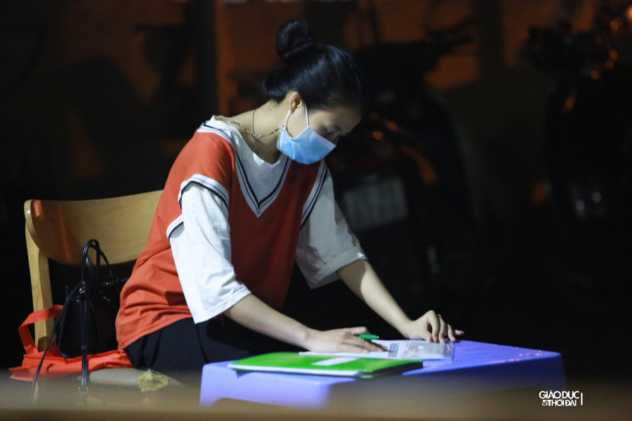 Ngay sau đó chỉ nhận được thông báo về nhà chờ, phía công an phường sẽ thông báo qua thư điện tử.