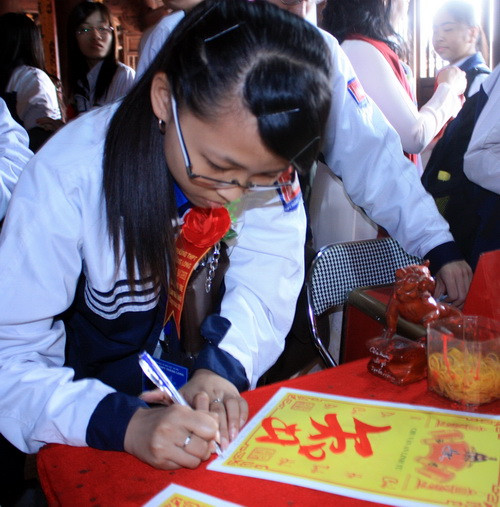 Xin chữ tại Đền thờ thầy Chu Văn An ảnh 10