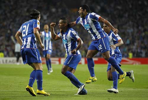 Porto bắn hạ &quot;tầu ngầm vàng&quot;