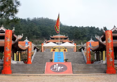 Khung cảnh tại Đền thờ "Vạn Thế Sư Biểu" Chu Văn An. Ảnh, gdtd.vn