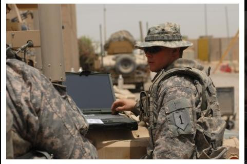 Quân đội Hoa Kì điều khiển Packbots trong một nhiệm vụ quân sự Quân đội Hoa Kì điều khiển Packbots trong một nhiệm vụ quân sự