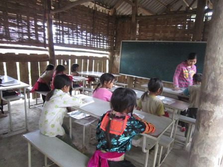 HS Tiểu học điểm trường Huổi Vang trong giờ học