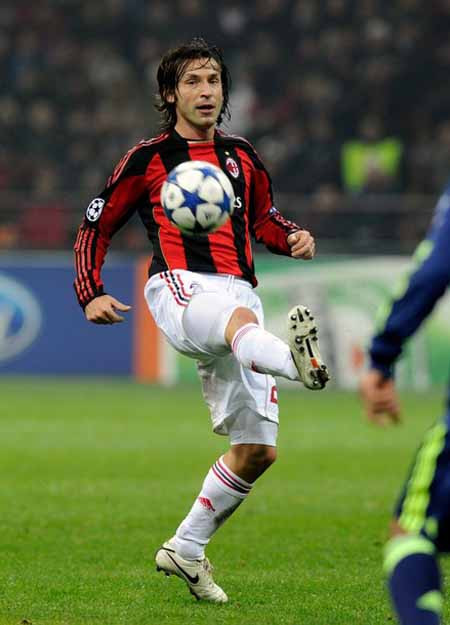 Andrea Pirlo của AC Milan... 1.jpg