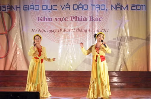 Song ca " Bức họa đồng quê"