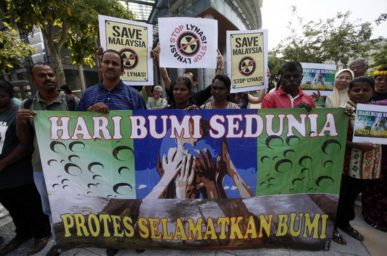 [SOUTH KOREA] Environmental activists and participants take part in a performance to mark World Earth Day at the Seoul City Hall plaza in central Seoul April 22, 2011. Earth Day marks an annual effort to raise public awareness about the environment and inspire actions to clean it up. Read more: http://www.ibtimes.com/articles/137279/20110422/world-earth-day-world-starbucks.htm#ixzz1KJkeiaNs