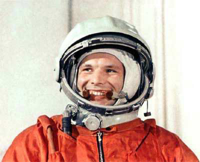 Yuri Gagarin là người đầu tiên bay vào vũ trụ Yuri Gagarin là người đầu tiên bay vào vũ trụ