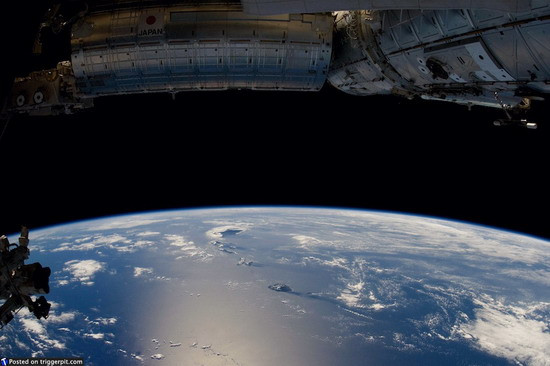 Pacific Ocean Hawaii Aloha! Scanning westward we approach the Hawaiian Islands. The Big Island is clearly visible. Kilauea is sometimes called “the world’s only drive-in volcano.” This prolific volcano currently produces 250,000-650,000 cubic yards of lava per day, enough to resurface a 20-mile-long, two-lane road daily. Image: NASA/ESA 