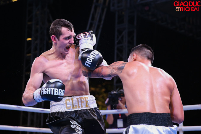 Trong trận đấu thứ 7 của sự kiện, Billy Cliff đã lấn lướt trước Vũ Thành Trung với 2 tình huống đánh ngã. Thêm một võ sĩ tới từ Úc có được thắng lợi trong ngày thi đấu.