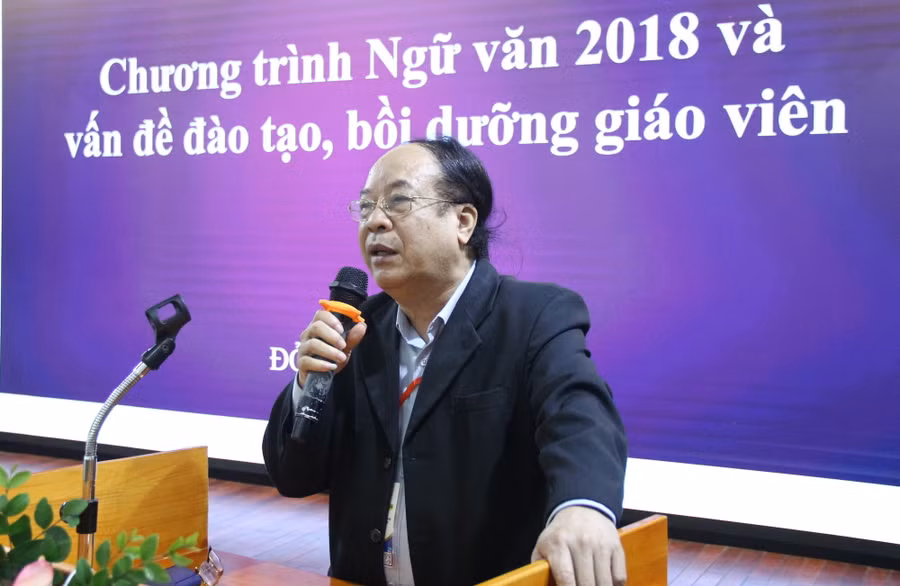 PGS.TS. Đỗ Ngọc Thống tham luận tại hội thảo.