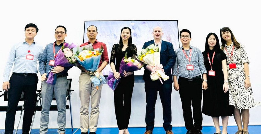 PGS.TS Yến Trần cùng các chuyên gia, nhà khoa học.