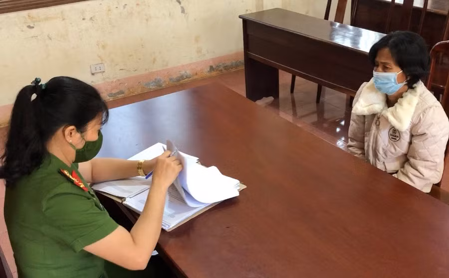 Một đối tượng trong nhóm đánh bạc tại Cơ quan CSĐT.