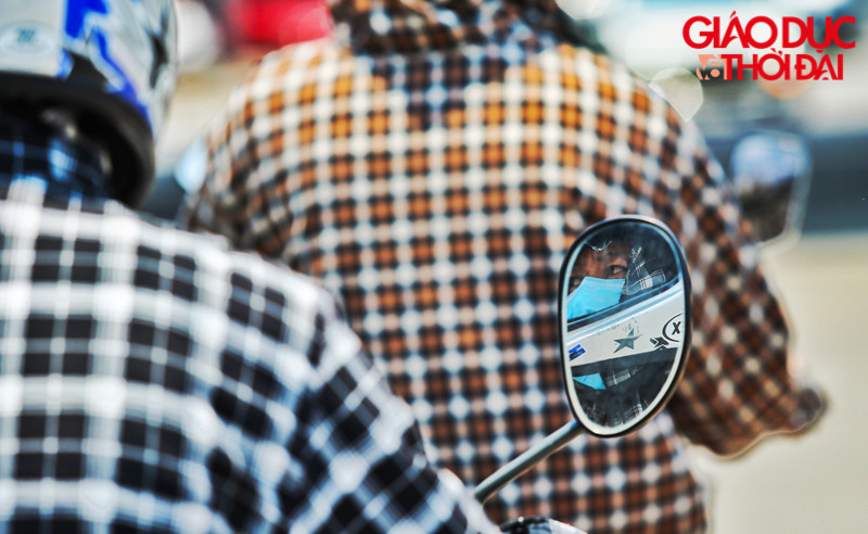 Cánh mày râu cũng bảo hộ kín mít trước sức nóng của mặt trời, hơi nóng từ mặt đường hấp lên...