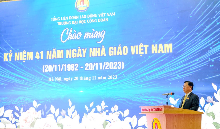 PGS.TS Lê Mạnh Hùng phát biểu tại buổi lễ. PGS.TS Lê Mạnh Hùng phát biểu tại buổi lễ.