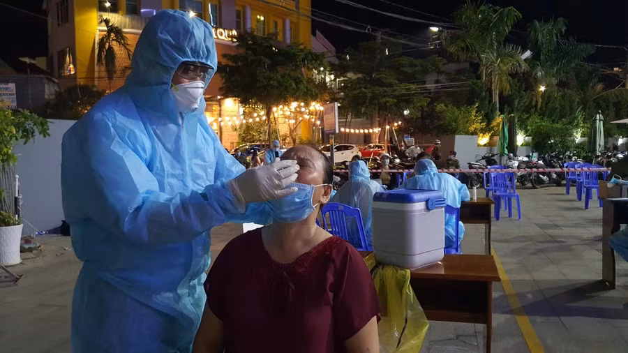 Tỉnh Gia Lai test nhanh cho công dân trên địa bàn.