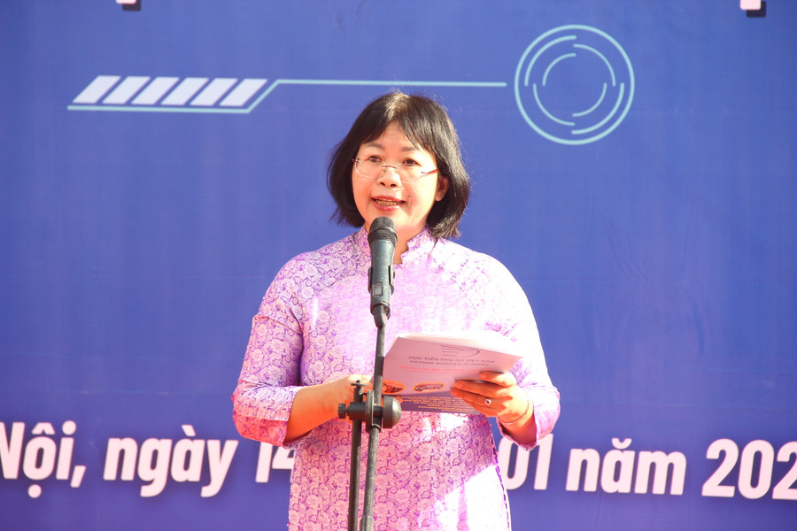 TS Dương Kim Anh chia sẻ tại chương trình. TS Dương Kim Anh chia sẻ tại chương trình.