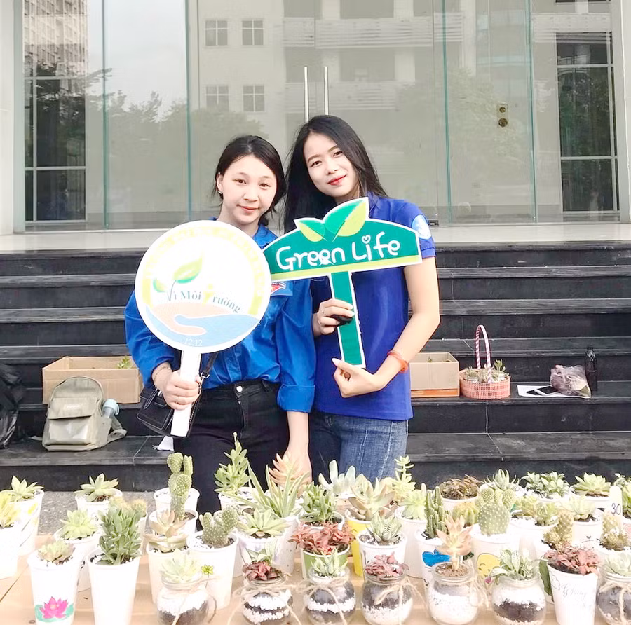 Sinh viên Trường ĐH Sư phạm Hà Nội. Ảnh chụp tại thời điểm chưa có dịch Covid-19. NTCC