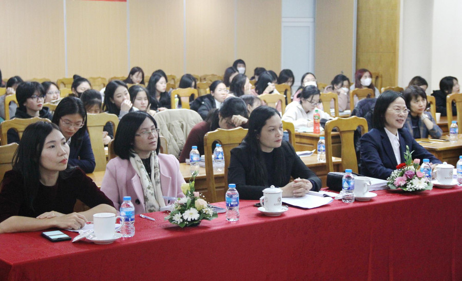 Các chuyên gia, nhà khoa học, giảng viên, sinh viên tham dự hội thảo. Các chuyên gia, nhà khoa học, giảng viên, sinh viên tham dự hội thảo.