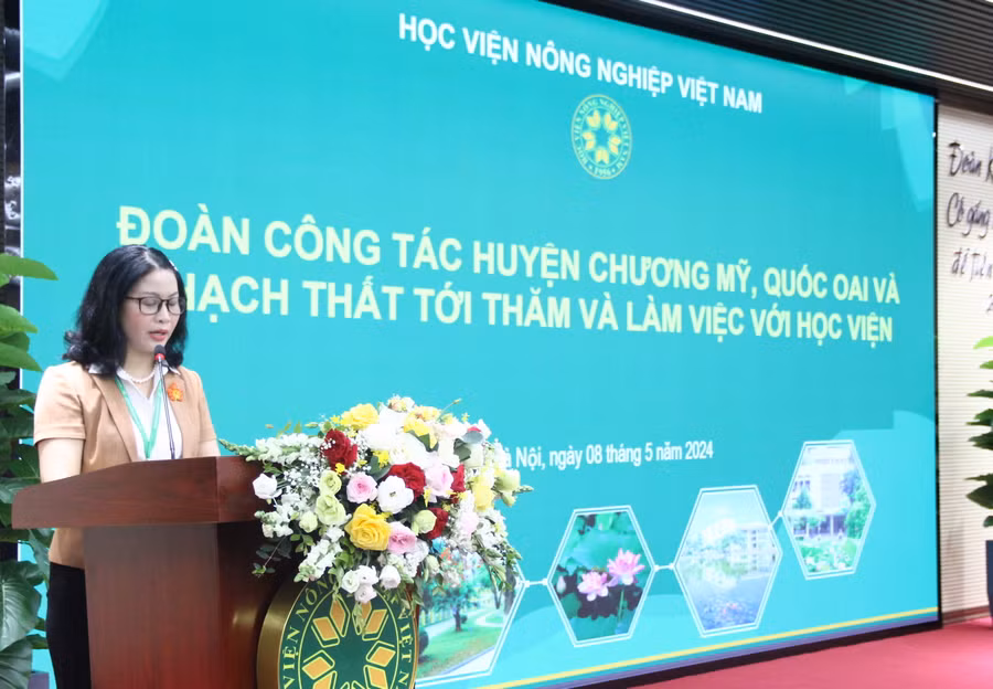 GS.TS Nguyễn Thị Lan phát biểu tại hội nghị.