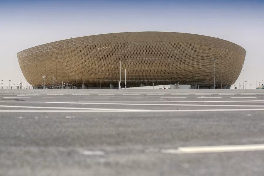 Sân vận động Lusail nằm cách thủ đô Doha 20km, là công trình mang tính biểu tượng của Qatar tại World Cup 2022. Đây là sân vận động lớn nhất Qatar với sức chứa hơn 80.000 chỗ ngồi. Trận chung kết World Cup 2022 ngày 18/12 sẽ diễn ra tại sân này.