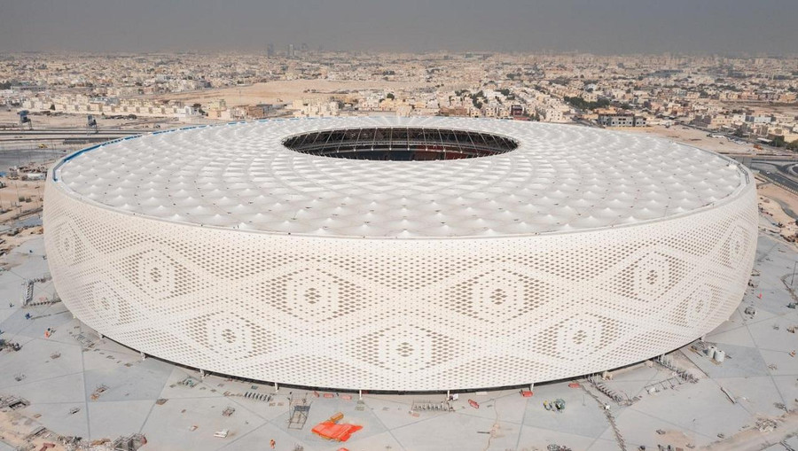 Sân vận động Al Thumama nằm cách thủ đô Doha 12km về phía nam, có sức chứa 40.000 chỗ ngồi. Thiết kế của sân được lấy cảm hứng từ gahfiya – mũ dệt truyền thống được đàn ông và bé trai vùng Trung Đông sử dụng. Sân vận động Al Thumama nằm cách thủ đô Doha 12km về phía nam, có sức chứa 40.000 chỗ ngồi. Thiết kế của sân được lấy cảm hứng từ gahfiya – mũ dệt truyền thống được đàn ông và bé trai vùng Trung Đông sử dụng.