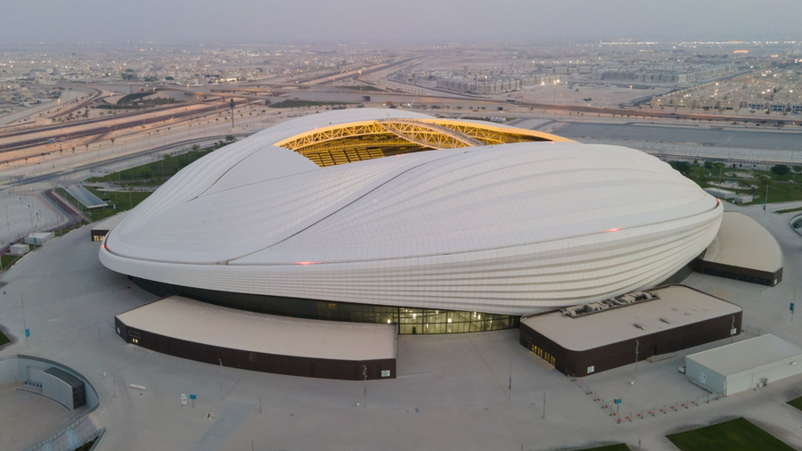 Sân vận động Al Janoub cách thủ đô Doha khoảng 16 km về phía nam với sức chứa hơn 40.000 chỗ ngồi. Thiết kế của sân vận động mang hình dáng những cánh buồm thuyền dhow truyền thống của người Arab. Sân vận động Al Janoub cách thủ đô Doha khoảng 16 km về phía nam với sức chứa hơn 40.000 chỗ ngồi. Thiết kế của sân vận động mang hình dáng những cánh buồm thuyền dhow truyền thống của người Arab.