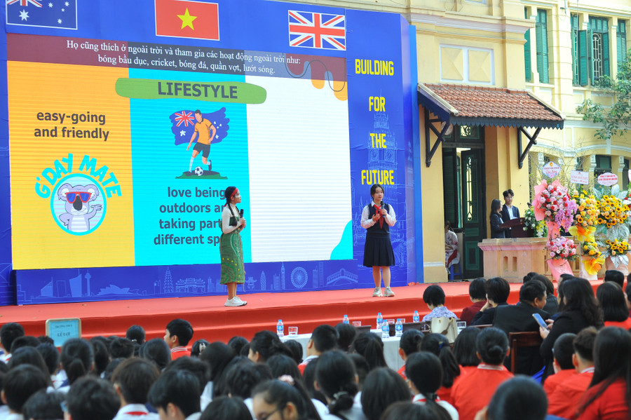 Học sinh thể hiện tài năng hội họa thông qua những bản thiết kế logo sáng tạo.