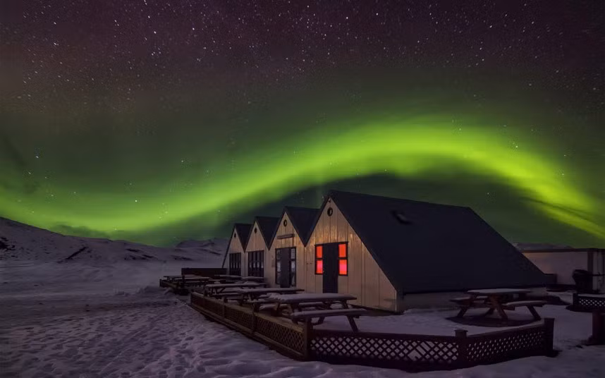 Những hình ảnh ấn tượng trong tuần ảnh 9 Photographer Dario Sastre waited three nights for a cloudless sky vear the Urridafoss waterfall, a few kilometres’ drive from the hotel he was staying at in Keflavik, south Iceland to take this photo of the northern lights
