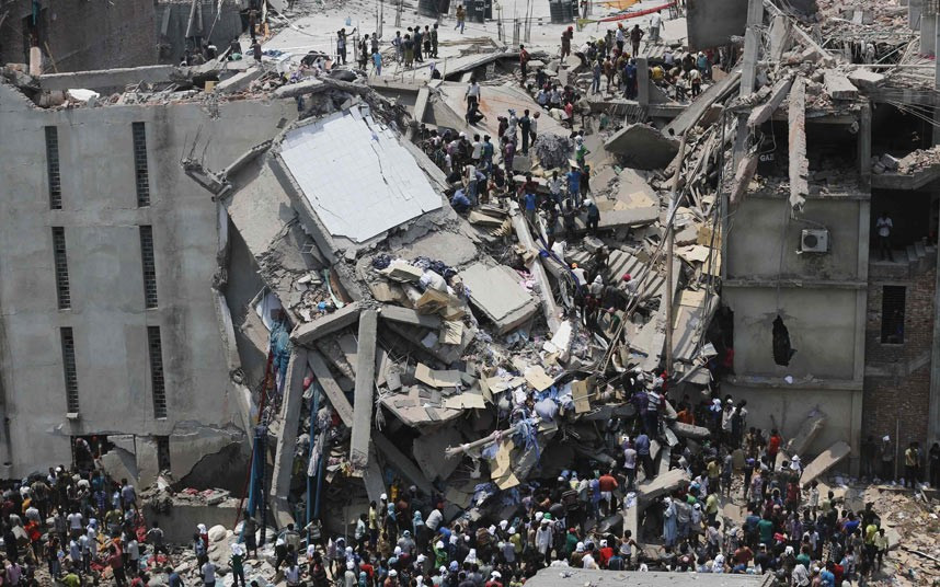 Những hình ảnh ấn tượng trong tuần ảnh 2 ...At least 82 people have died and 700 are injured after a eight-storey building housing several garment factories collapsed on the outskirts of Bangladesh’s capital