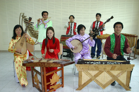 Một buổi biểu diễn nhạc cụ dân tộc của giảng viên và sinh viên Nhạc viện Hà Nội Ảnh: Nguyễn Lâm Một buổi biểu diễn nhạc cụ dân tộc của giảng viên và sinh viên Nhạc viện Hà Nội Ảnh: Nguyễn Lâm