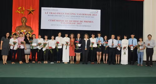 Trao phần thưởng Pháp ngữ VALOFRASE cho 59 HS, SV Việt Nam