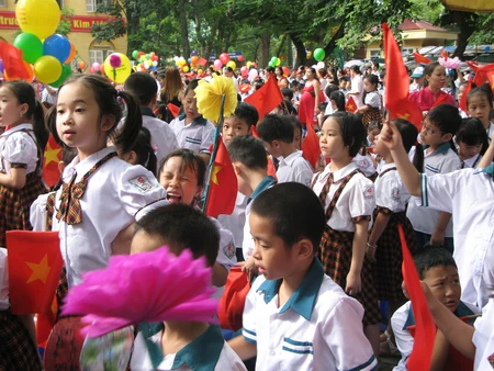 Học trái tuyến: Khổ nhất là học sinh