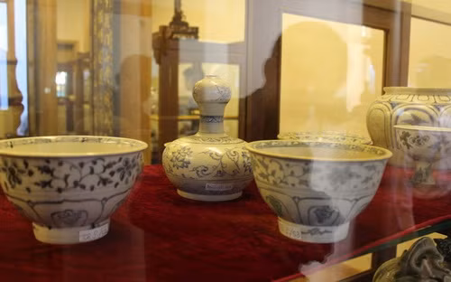 Tô lớn và bình rượu Tô lớn và bình rượu