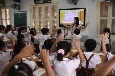 Nhờ cô mà em được đi học