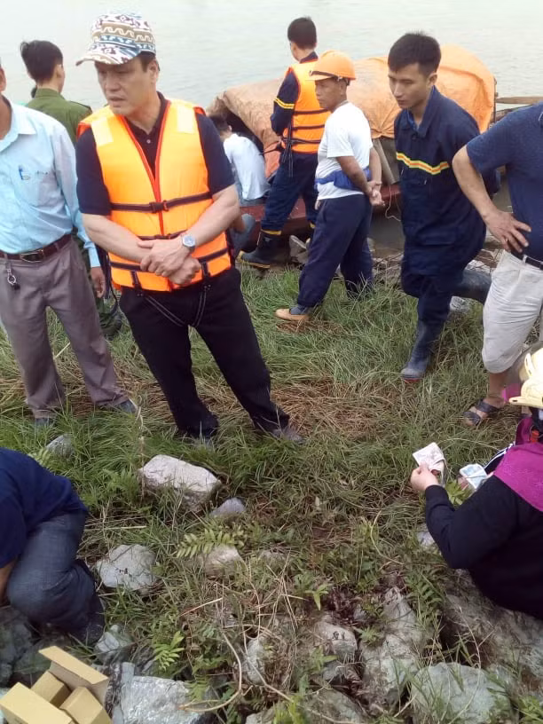 Hiện trường cứu vớt nữ sinh