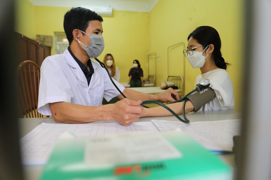 Trong thời gian học tập tại Phân hiệu Trường Đại học Sư phạm Hà Nội tỉnh Hà Nam, các sinh viên luôn được cán bộ y tế theo dõi, chăm sóc sức khỏe.