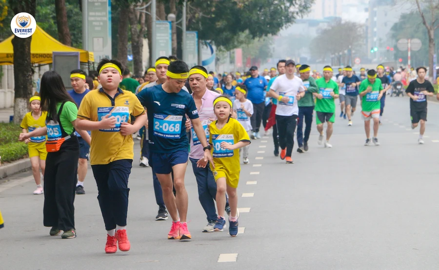 Everest Family Day 2024 quyên góp cho dự án "Sưởi ấm con chữ vùng cao".