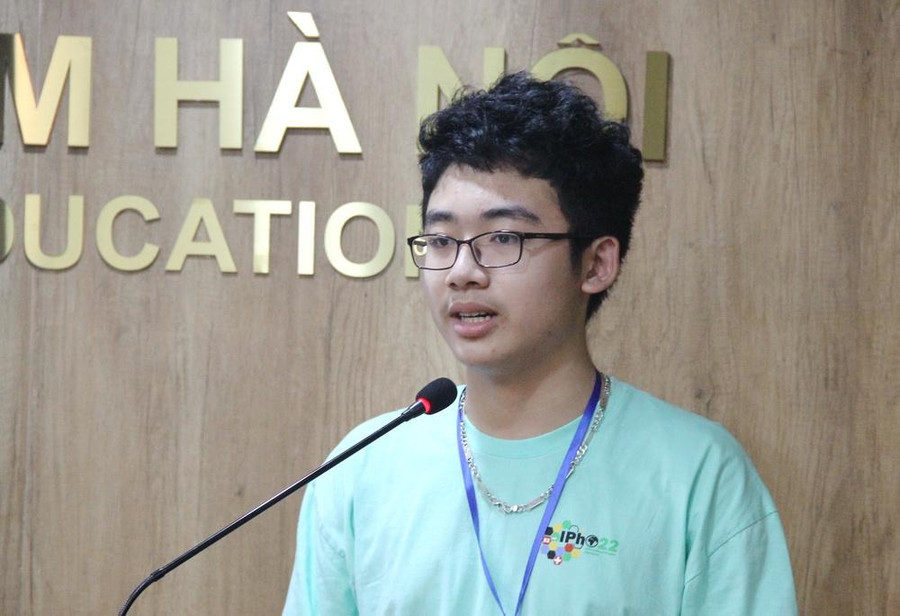 Em Võ Hoàng Hải (Huy chương Vàng) gửi lời cảm ơn đến Bộ GD&amp;ĐT, thầy, cô và gia đình