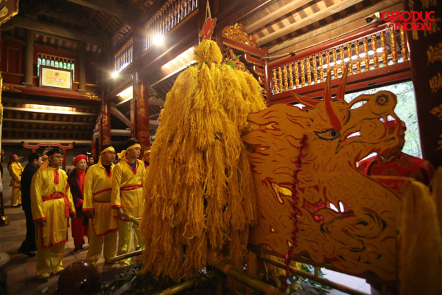 Bởi lẽ, người dân nơi đây tin rằng, rước được lộc về nhà thì cả năm gia đạo bình an, công thành danh toại.