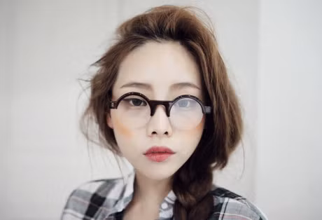 3 dong tac cai thien thi luc: Nguoi mat can thi dung bo qua! - Anh 1