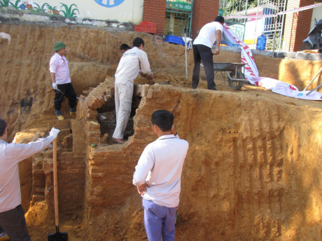 Bắt đầu khai quật 2 ngôi mộ cổ tại Đông Triều, Quảng Ninh - Ảnh 2 Bat dau khai quat 2 ngoi mo co tai Dong Trieu, Quang Ninh - Anh 2