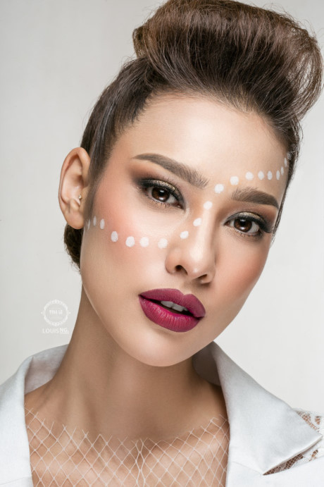 Lilly Nguyễn hóa nàng tiên cá bằng nghệ thuật body painting với Tina Lê - Ảnh 6 Lilly Nguyen hoa nang tien ca bang nghe thuat body painting voi Tina Le - Anh 6