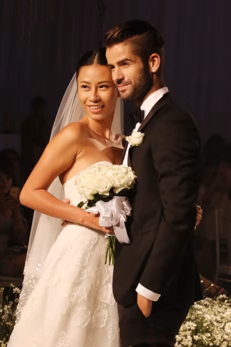 Phuong Mai gay chu y voi dam hoa tiet la - Anh 4