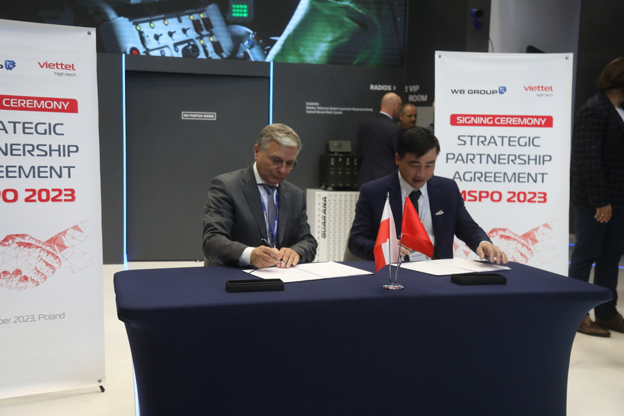 Đại diện của Viettel Group là Tổng Công ty Công nghiệp Công nghệ cao Viettel, đã ký kết Hợp tác chiến lược với WB Group. Đại diện của Viettel Group là Tổng Công ty Công nghiệp Công nghệ cao Viettel, đã ký kết Hợp tác chiến lược với WB Group.
