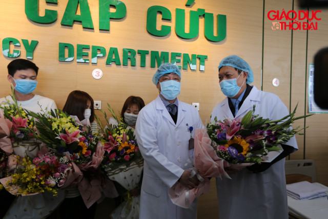 Phát biểu tại buổi lễ tiễn 3 bệnh nhân ra viện, Thứ trưởng Bộ Y tế Đỗ Xuân Tuyên chúc mừng thành công của bệnh viện, chúc mừng các bệnh nhân đã khỏe mạnh để được ra viện.