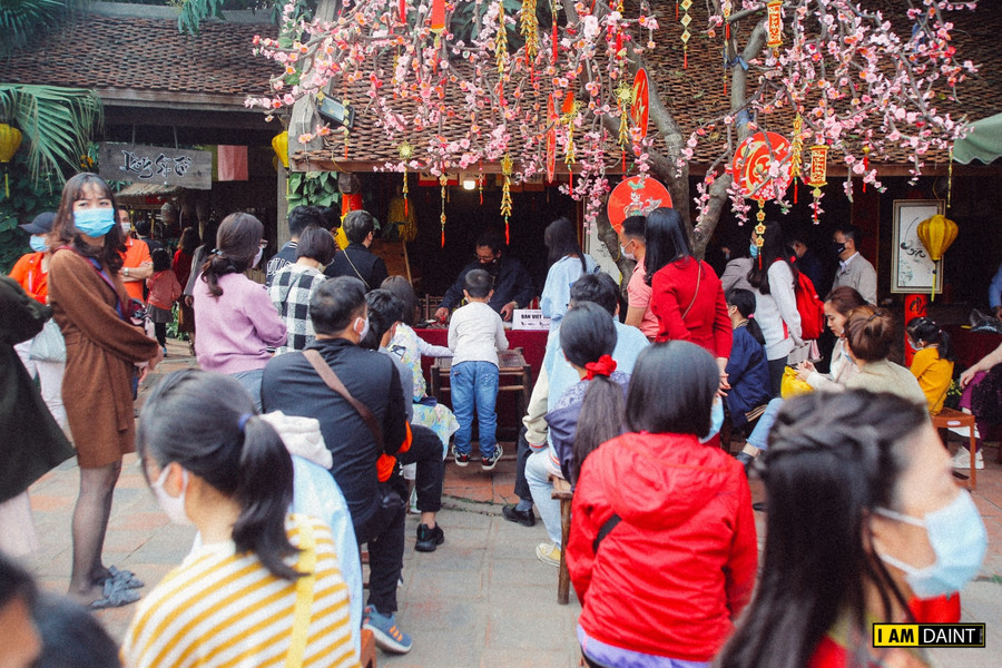 Việc xin chữ đầu năm đã trở thành nét văn hoá, món ăn tinh thần không thể thiếu của người dân Thủ đô.