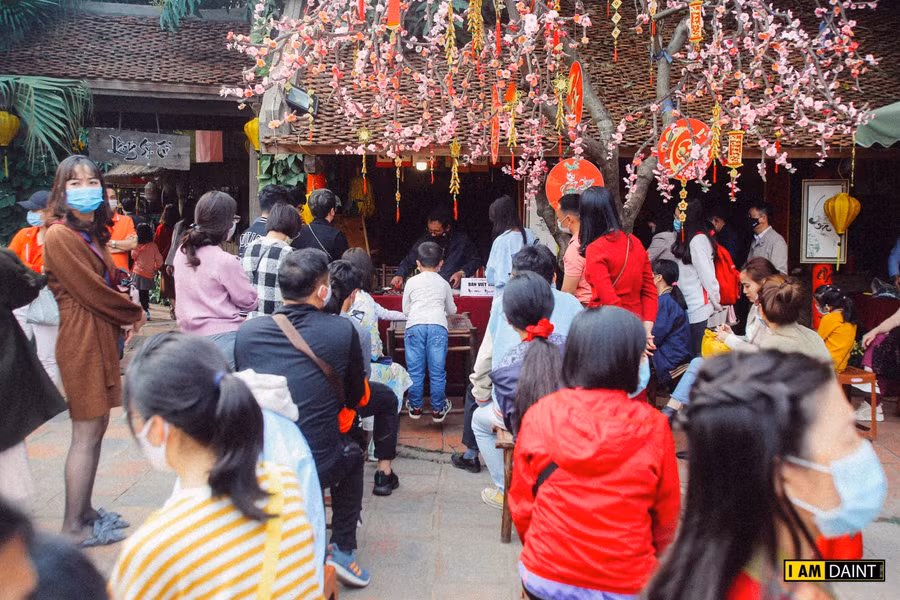 Việc xin chữ đầu năm đã trở thành nét văn hoá, món ăn tinh thần không thể thiếu của người dân Thủ đô.