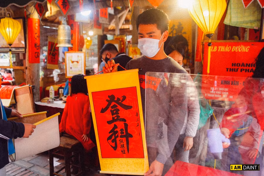 Hà Nội: Đầu năm xin chữ qua tấm chắn để phòng, chống Covid-19 ảnh 9